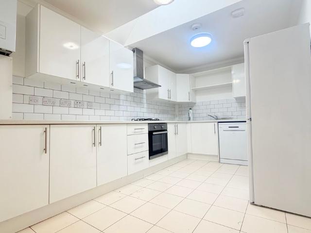 Bennetts Yard, Uxbridge UB8, 3 bed flat to rent, £2,449 pcm | PrimeLocation