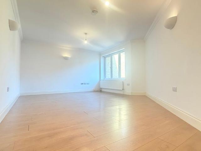 Bennetts Yard, Uxbridge UB8, 3 bed flat to rent, £2,499 pcm | PrimeLocation