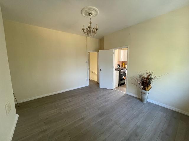 Bennetts Castle Lane, Dagenham RM8, 2 bed flat to rent, £1,650 pcm | PrimeLocation