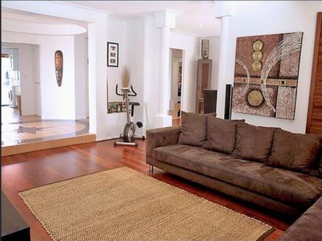 Benowa Waters 3 living areas