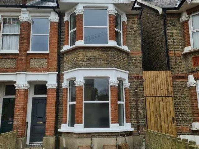 Bensham Manor Rd, London CR7, 2 bed flat to rent, £1,700 pcm | PrimeLocation