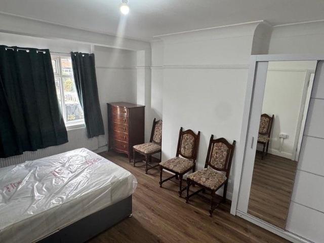 Bensham Manor Road, Thornton Heath CR7 1 bed house to rent £1,100 pcm £254 pw