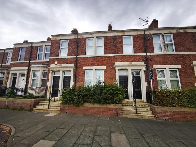 Bensham Crescent, Gateshead, NE8 2 bed flat to rent £700 pcm £162 pw