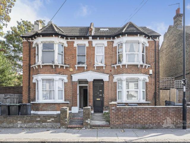Bensham Lane, Croydon, CR0 2 bed apartment to rent £1,750 pcm £404 pw