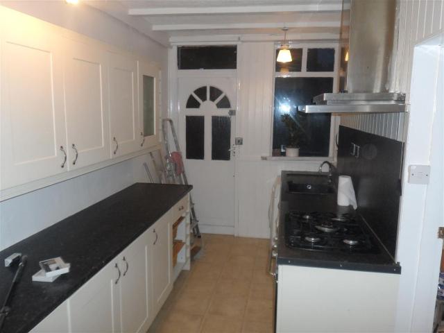 Bensham Lane, Thornton Heath CR7, 3 bed maisonette to rent, £2,200 pcm | PrimeLocation