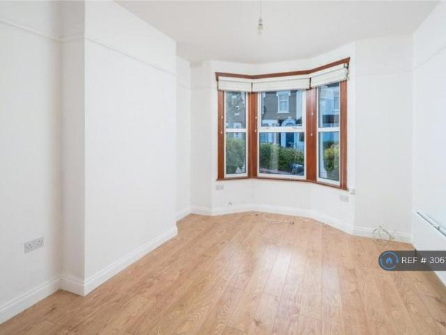 Benson Avenue, London, E6 1 bed in a house share to rent £695 pcm £160 pw