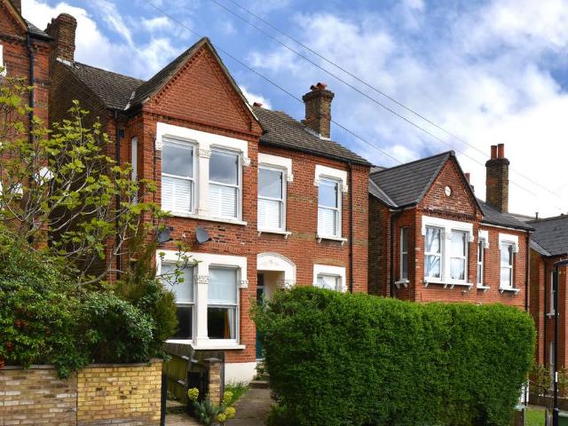 Benson Road, SE23 2 bed flat to rent £2,150 pcm £496 pw