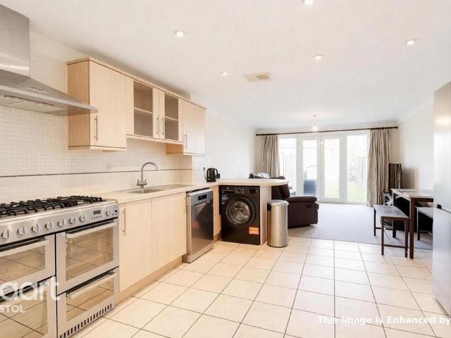Beatrix Place, Bristol 4 bed townhouse to rent £2,400 pcm £554 pw