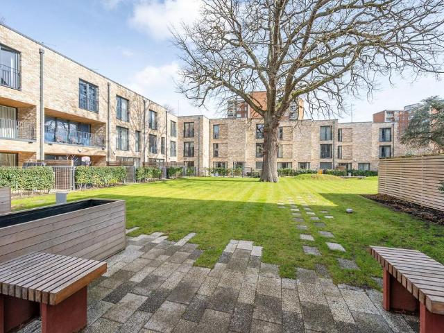 Beatrice Place, Southfields, London. 1 bed flat to rent £2,350 pcm £542 pw