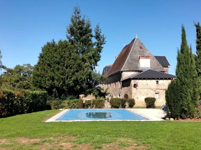 Beau Manoir Historique du 17ème Siècle, 5 Chambres, Environn. 299m² Pressac