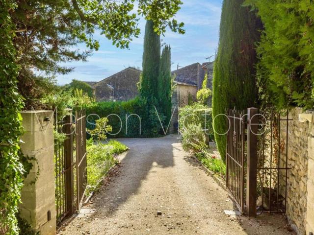 Beau mas en pierre proche de Gordes deux gîtes indépendants. 167m² Saint Pantaléon