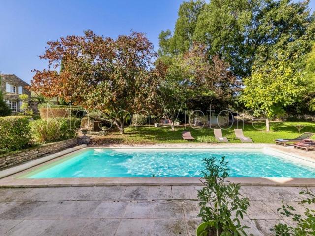 Beau mas en pierre proche de Gordes deux gîtes indépendants. 167m² Saint Pantaléon