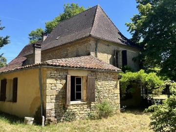 Beau bien de caractère avec dépendances à rénover – Idéal projet