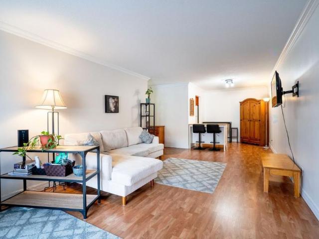 BEAU CONDO 4 1/2 CHAUFFAGE & EAU CHAUDE INCLUS| À 1 050 $