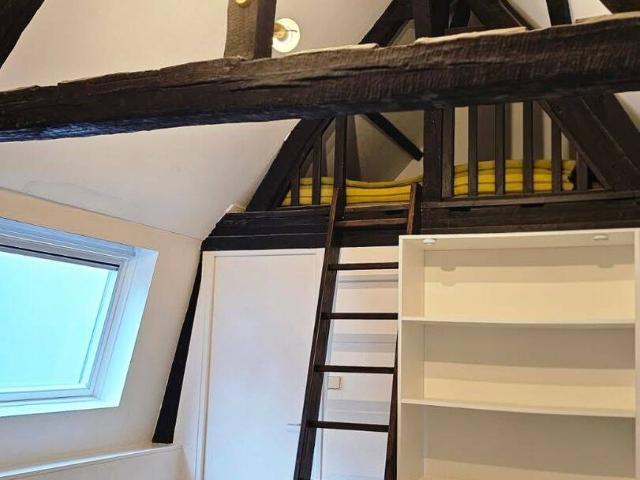 Beau Duplex de caractère Atypique Plein Centre