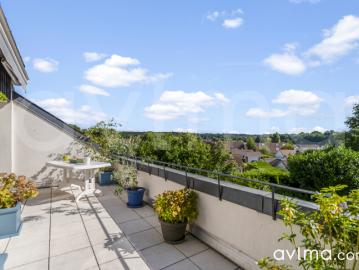 Beau duplex familial au dernier étage d'une résidence arboré
