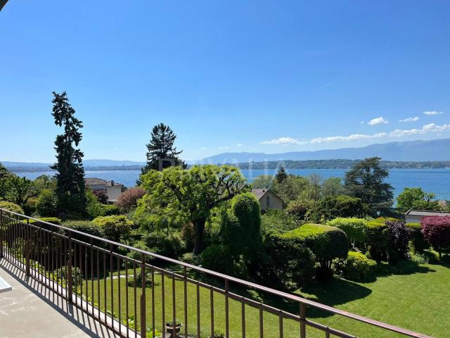 Beau duplex meublé avec accès et vue panoramique sur le lac