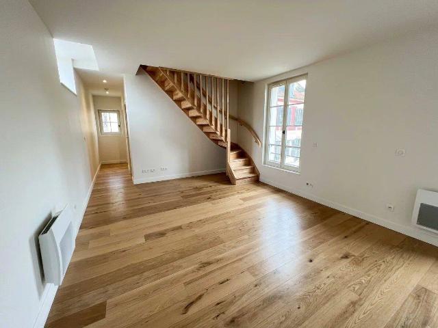 BEAU DUPLEX RECENT AVEC PARKING