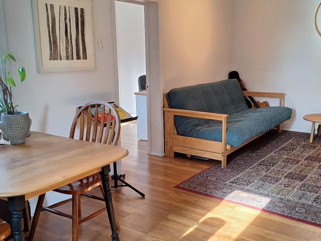 Beau et ensoleillé 4 1/2 rue tranquille