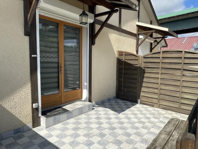 Beau F2 avec terrasse et garage