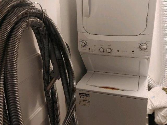 Beau grand 3 1/2 à louer wifi+Laveuse/sécheuse