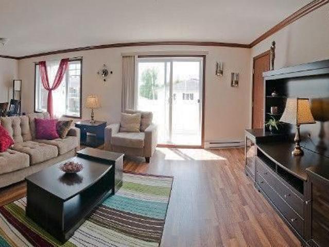 Beau grand 3 1/2 Récent STYLE CONDO Sur Boul. Thibeau Disponible 1 Aout 2026