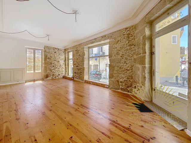 Beau Local/Bureaux De 89 M2 En Rez De Chaussée Champs De Ma. 89m² Béziers