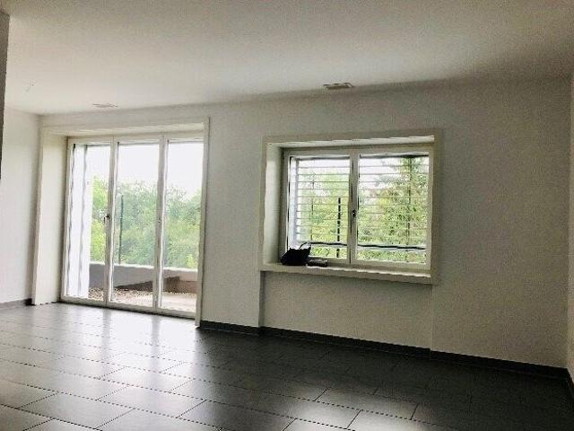 BEAU LOGEMENT DE 3.5 PCES !