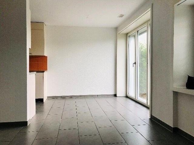 BEAU LOGEMENT DE 3.5 PCES !