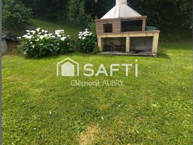 Beau Pavillon offrant de beaux volumes avec magnifique terrain !