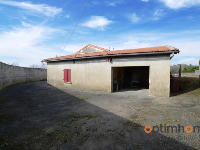 Belle maison de plain pied avec annexe, étang et bois !