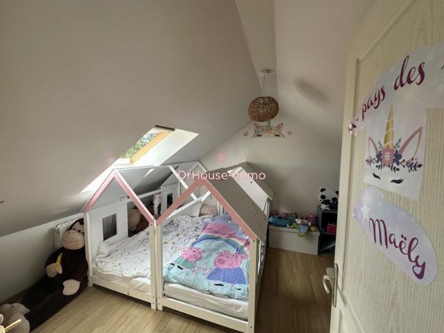 Beau pavillon, lumineux et spacieux, cinq chambres, piscine chauffée,environnement calme