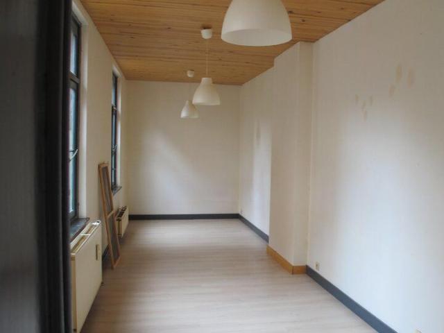 Beau petit studio tout en longueur