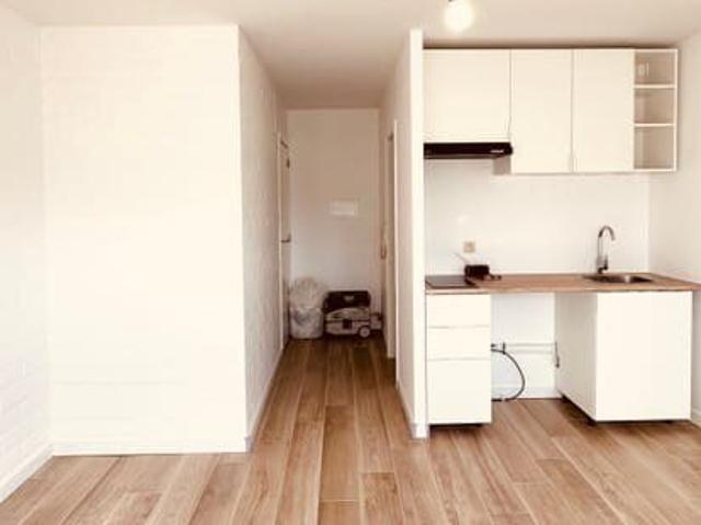 Beau petit studio remis à neuf