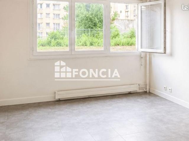 Beau potentiel pour ce studio a rénover
