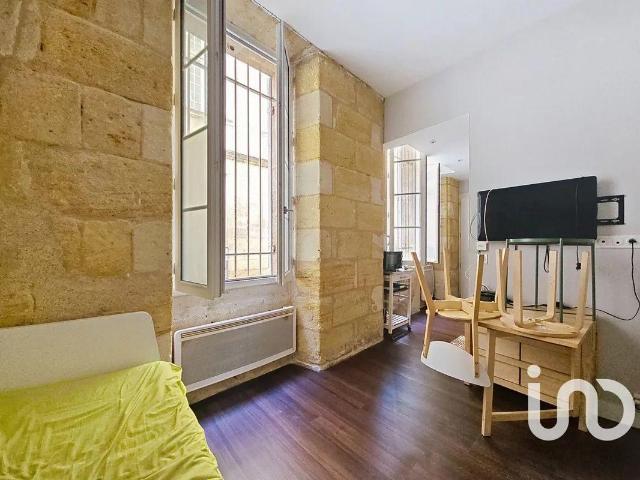 Beau studio 18m2 refait à neuf