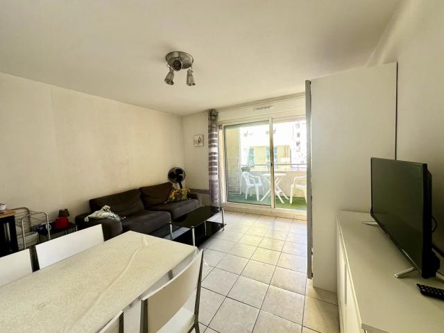 BEAU STUDIO TERRASSE CALME PROCHE GARIBALDI