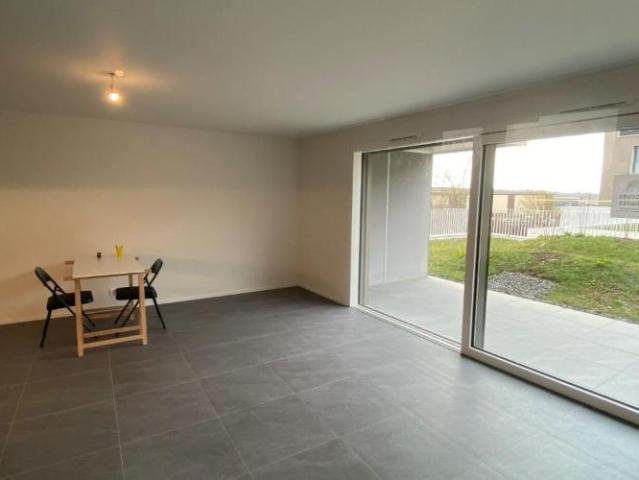 Beau studio au rez de chaussée avec terrasse