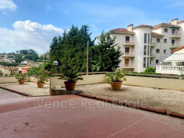 Beau studio avec terrasse à l'ara