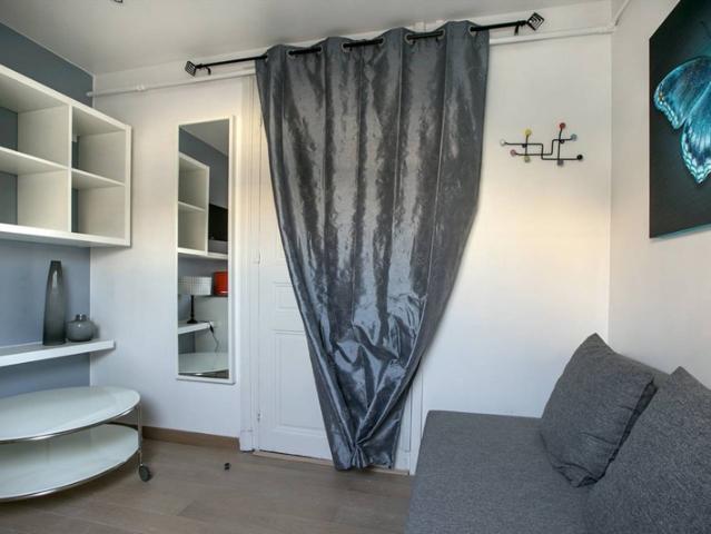 Beau studio AVENUE HOCHE PARIS 8EME