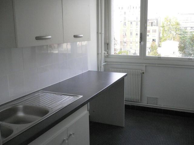 Beau studio en bon état rue parent de rosan exelmans