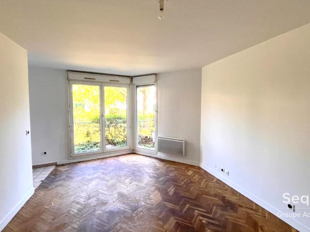 Beau studio en rez de jardin avec terrasse au calme sur parc