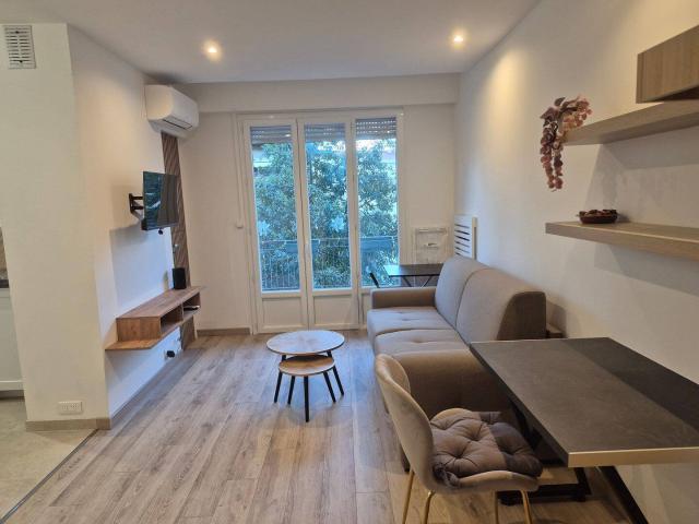 beau studio meublé 25m2 + extérieurs