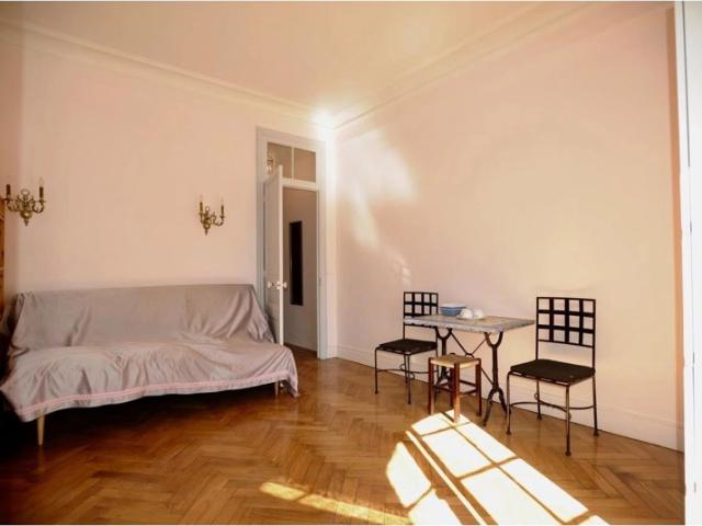 Beau studio meublé