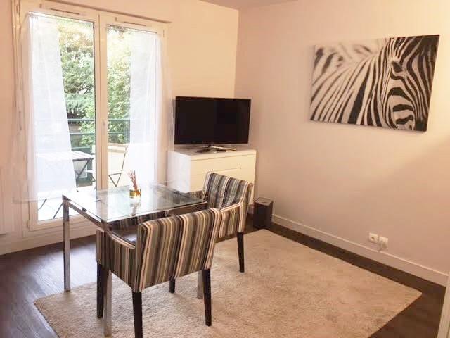 Beau studio meublé au calme avec balcon sur jardins !