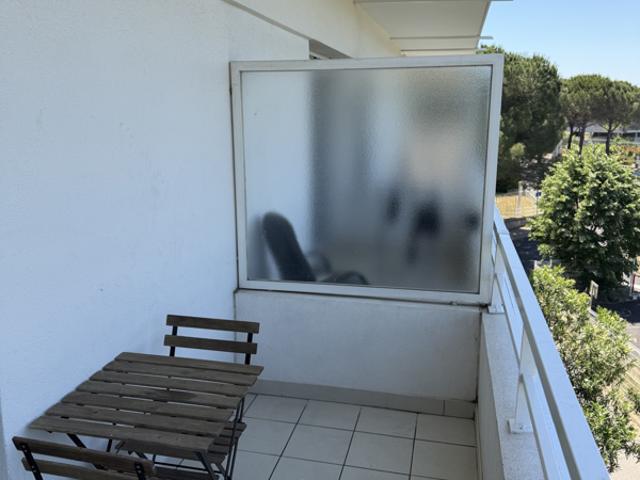 Beau studio meublé avec terrasse