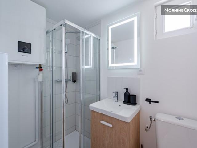 Beau studio Meublé Neuf