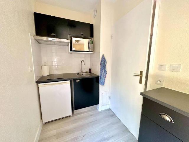 Beau studio meublé rénové Gironis