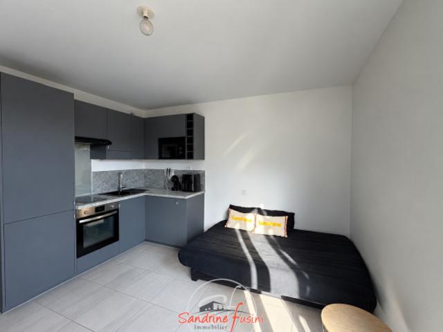 BEAU STUDIO PROCHE DE TOUTES COMMODITES AVEC PARKING EN SOUS