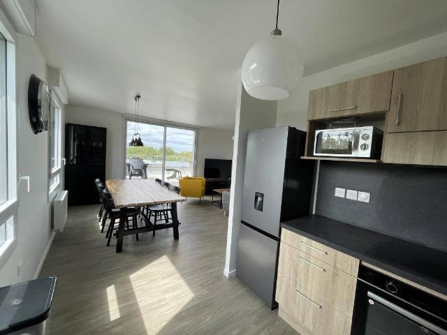 BEAU T4 MEUBLE avec grand balcon de 30m² et stationnement privat